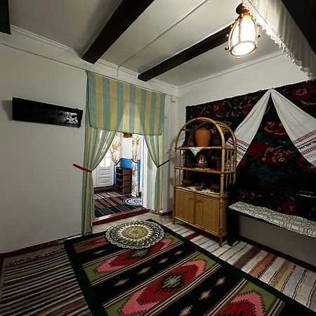 La Madalina Bed & Breakfast Selemet Bagian luar foto